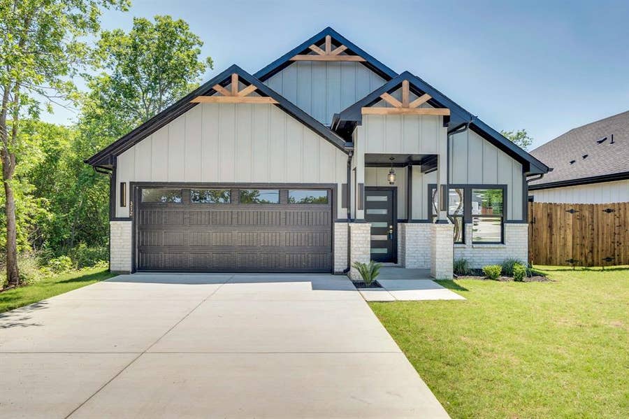 Property photo for 312 Matthew Street, Hillsboro, TX