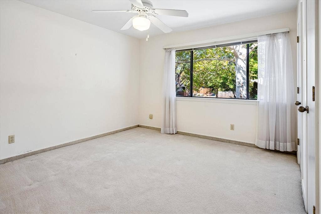 2926 N Saint Andrews Drive, Richardson, TX 75082 Bedroom #1 upstairs is spacious and has a large window, dual closets and a ceiling fan. Views of the gold course across the street provided thru the window.