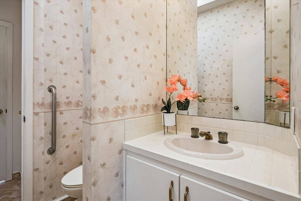 2926 N Saint Andrews Drive, Richardson, TX 75082 Half bath on the first floor provides a nice place for guest with easy access either from the kitchen or living room.