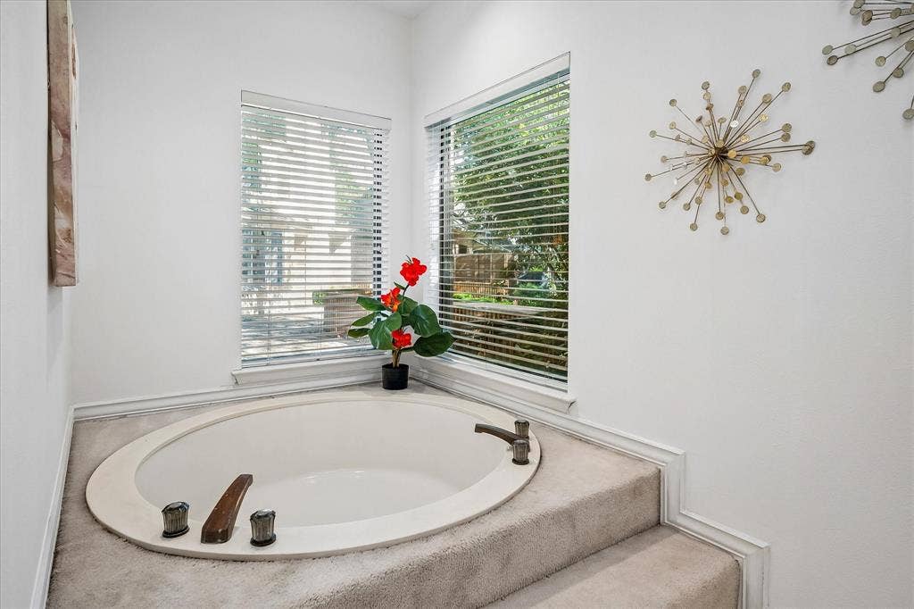 2926 N Saint Andrews Drive, Richardson, TX 75082 Primary bathroom has a large garden tub and a separate shower.