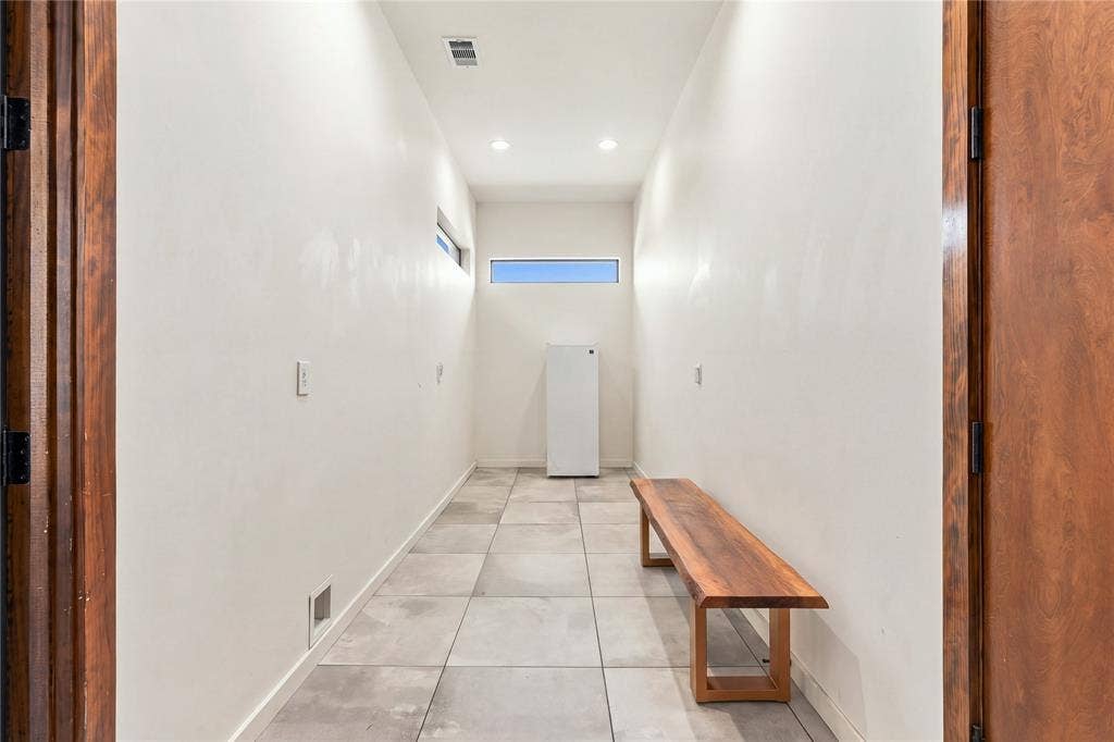 211 Hunter Pass, Waxahachie, TX 75165 Large-format tile flooring, recessed ceiling lighting, and clerestory windows