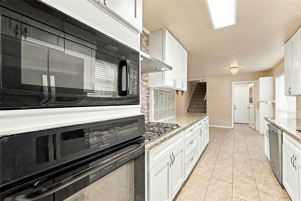 145 Hillside Lane, DeSoto, TX 75115 145 Hillside Lane, DeSoto, TX 75115