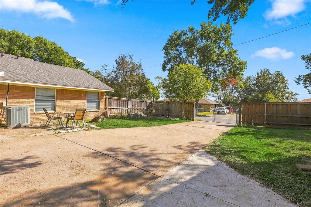 145 Hillside Lane, DeSoto, TX 75115 145 Hillside Lane, DeSoto, TX 75115