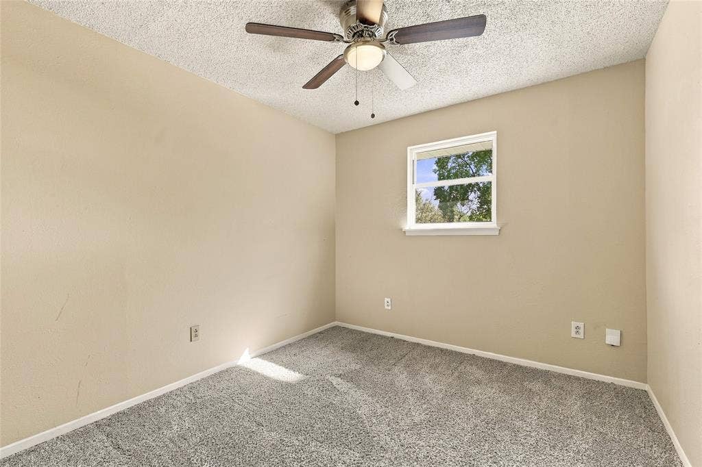 145 Hillside Lane, DeSoto, TX 75115 145 Hillside Lane, DeSoto, TX 75115