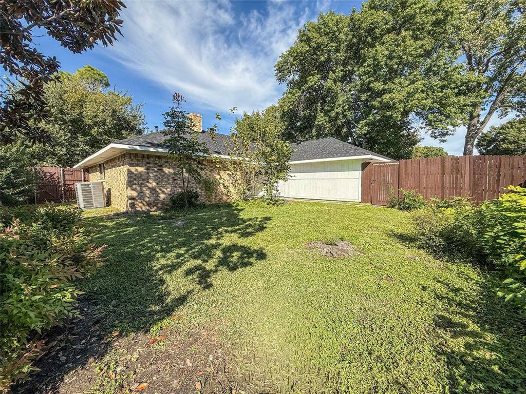 2300 Newcastle Circle, Plano, TX 75075 2300 Newcastle Circle, Plano, TX 75075