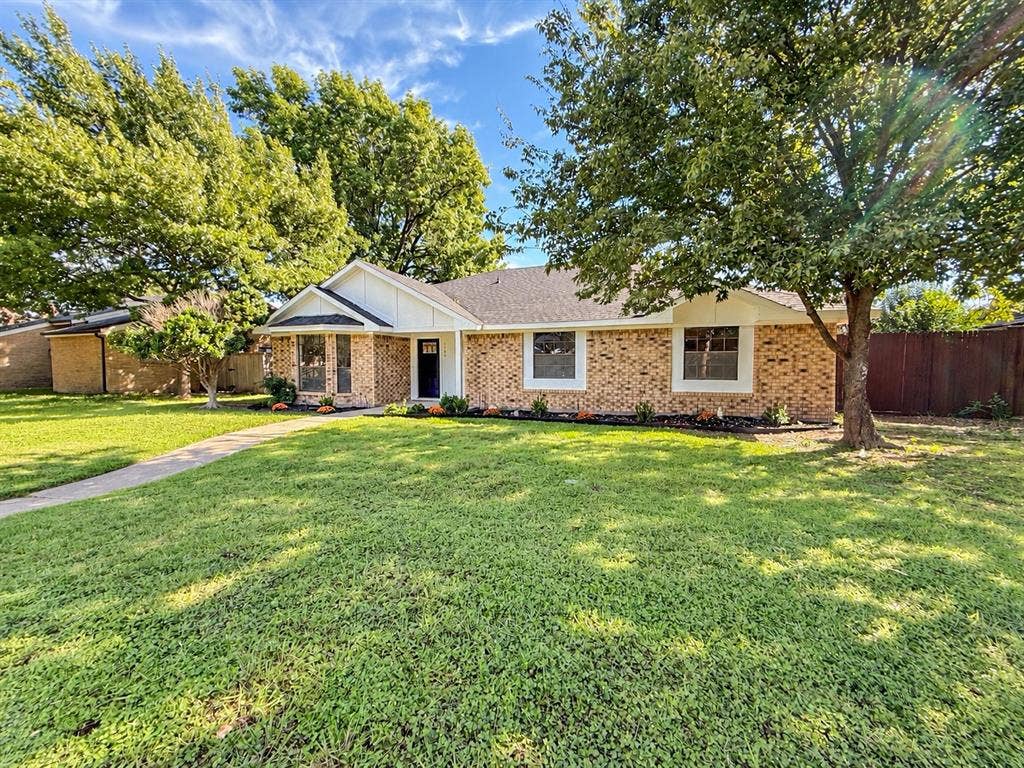 2300 Newcastle Circle, Plano, TX 75075 2300 Newcastle Circle, Plano, TX 75075