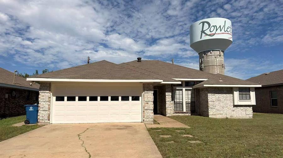 Property photo for 7213 Colgate Lane, Rowlett, TX