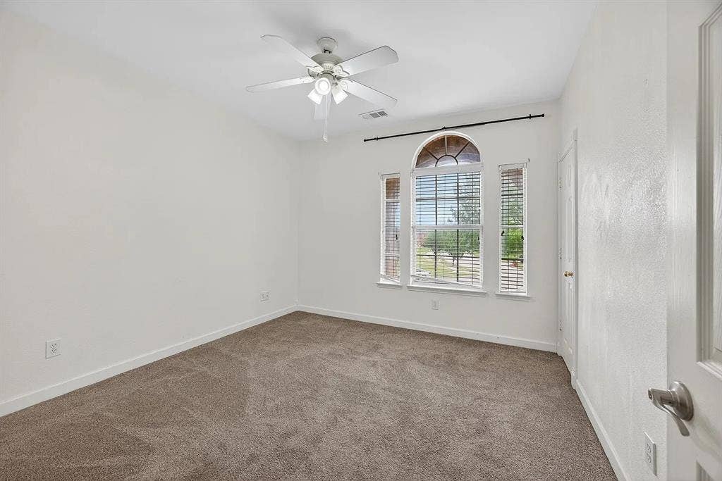 2233 San Simeon Drive, Mesquite, TX 75181 2233 San Simeon Drive, Mesquite, TX 75181