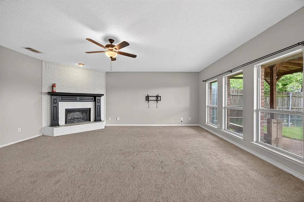 2233 San Simeon Drive, Mesquite, TX 75181 2233 San Simeon Drive, Mesquite, TX 75181