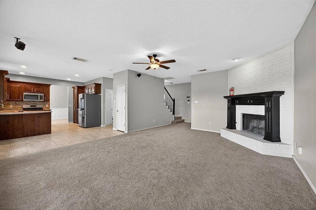2233 San Simeon Drive, Mesquite, TX 75181 2233 San Simeon Drive, Mesquite, TX 75181