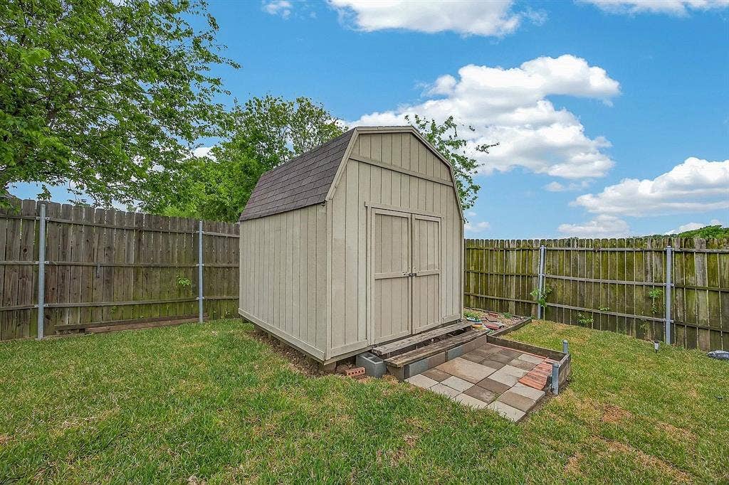 2233 San Simeon Drive, Mesquite, TX 75181 2233 San Simeon Drive, Mesquite, TX 75181