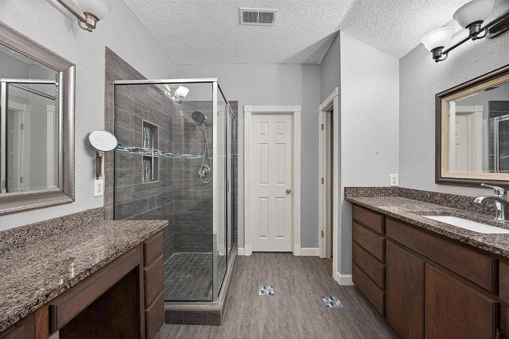 2233 San Simeon Drive, Mesquite, TX 75181 2233 San Simeon Drive, Mesquite, TX 75181