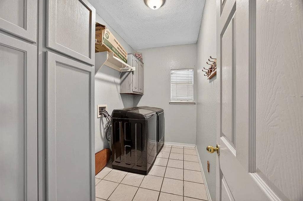 2233 San Simeon Drive, Mesquite, TX 75181 2233 San Simeon Drive, Mesquite, TX 75181
