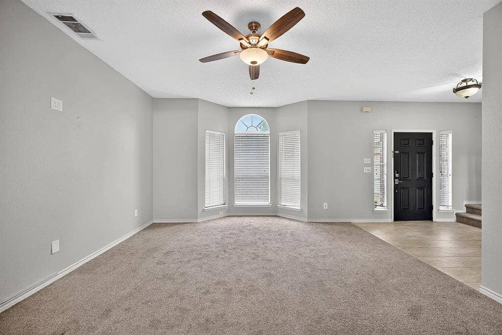 2233 San Simeon Drive, Mesquite, TX 75181 2233 San Simeon Drive, Mesquite, TX 75181