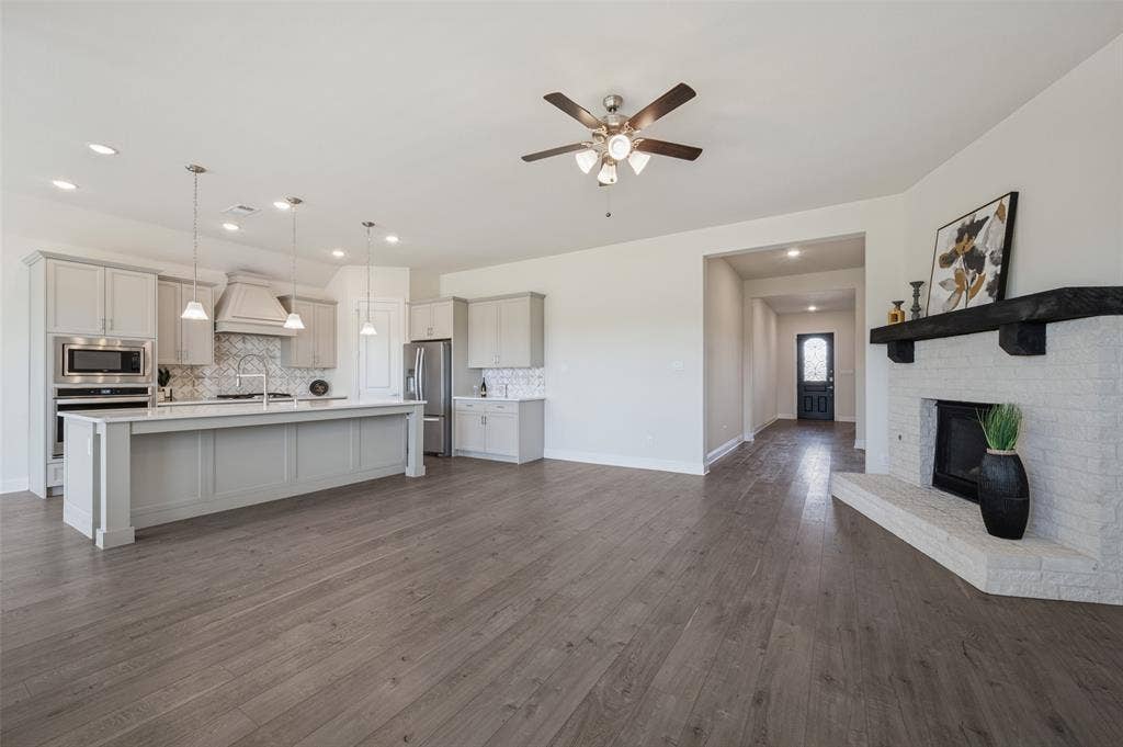 2209 Essex Court, Celina, TX 75009 2209 Essex Court, Celina, TX 75009