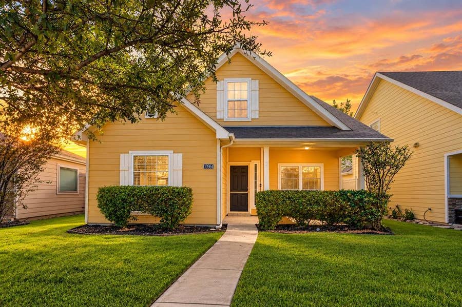 Property photo for 10964 Colonial Heights Lane, Fort Worth, TX