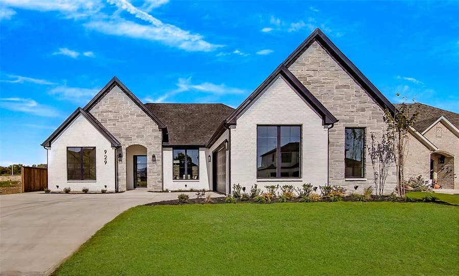 Property photo for 929 Claystone Ridge Drive, Fort Worth, TX