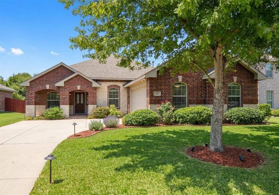 Property photo for 1207 Fox Trail Drive, Allen, TX