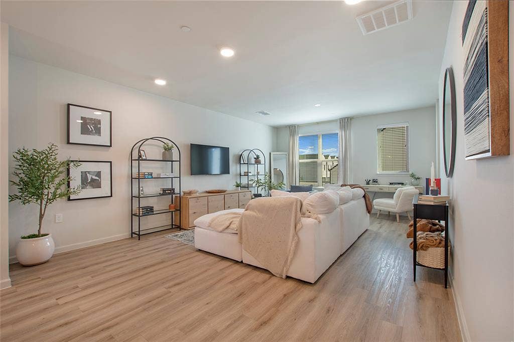 2100 Legacy Drive, #803, Plano, TX 75023 2100 Legacy Drive, #803, Plano, TX 75023
