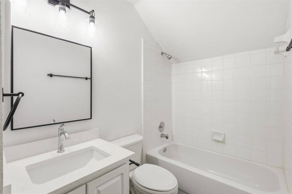 4510 Vista Creek Drive, Rowlett, TX 75088 4510 Vista Creek Drive, Rowlett, TX 75088