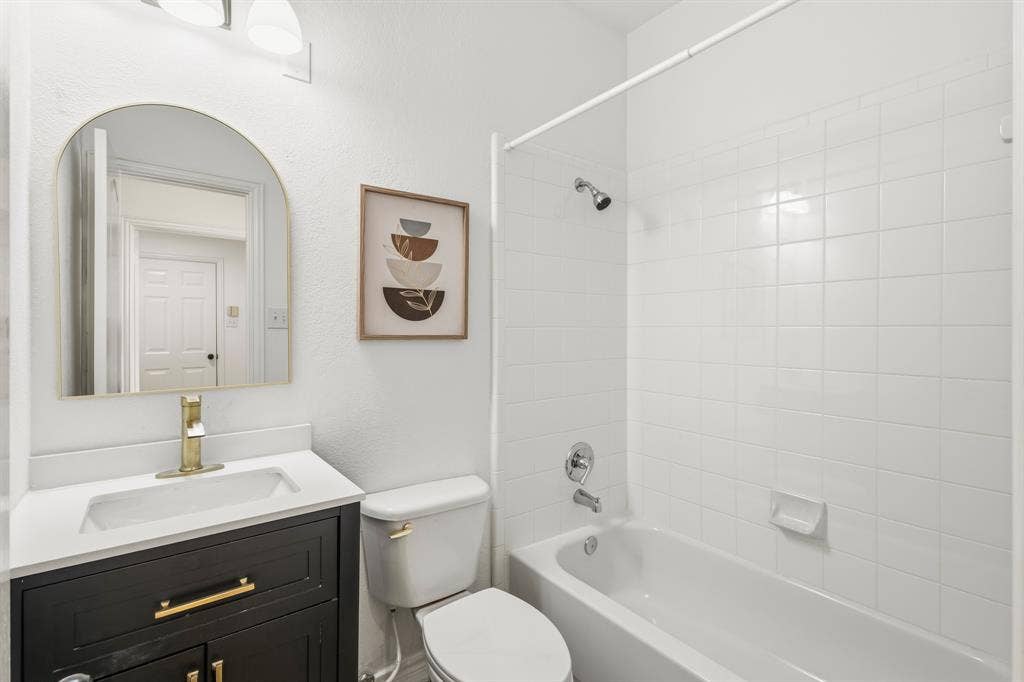 4510 Vista Creek Drive, Rowlett, TX 75088 4510 Vista Creek Drive, Rowlett, TX 75088