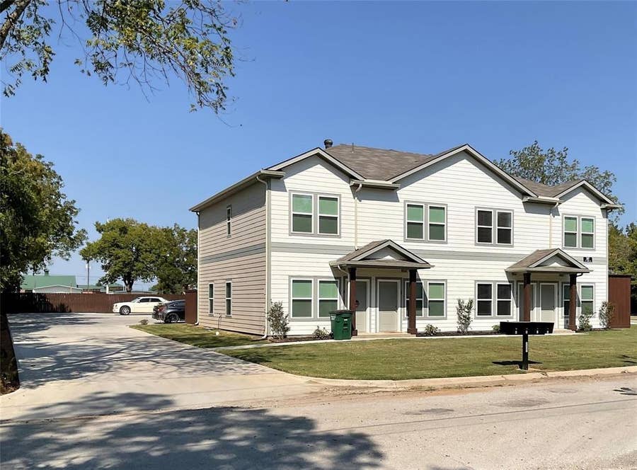 Property photo for 207 W Cloud Street, #A, Gainesville, TX