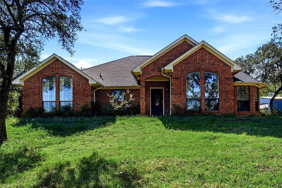 Property photo for 1556 Woodbee Court, Azle, TX
