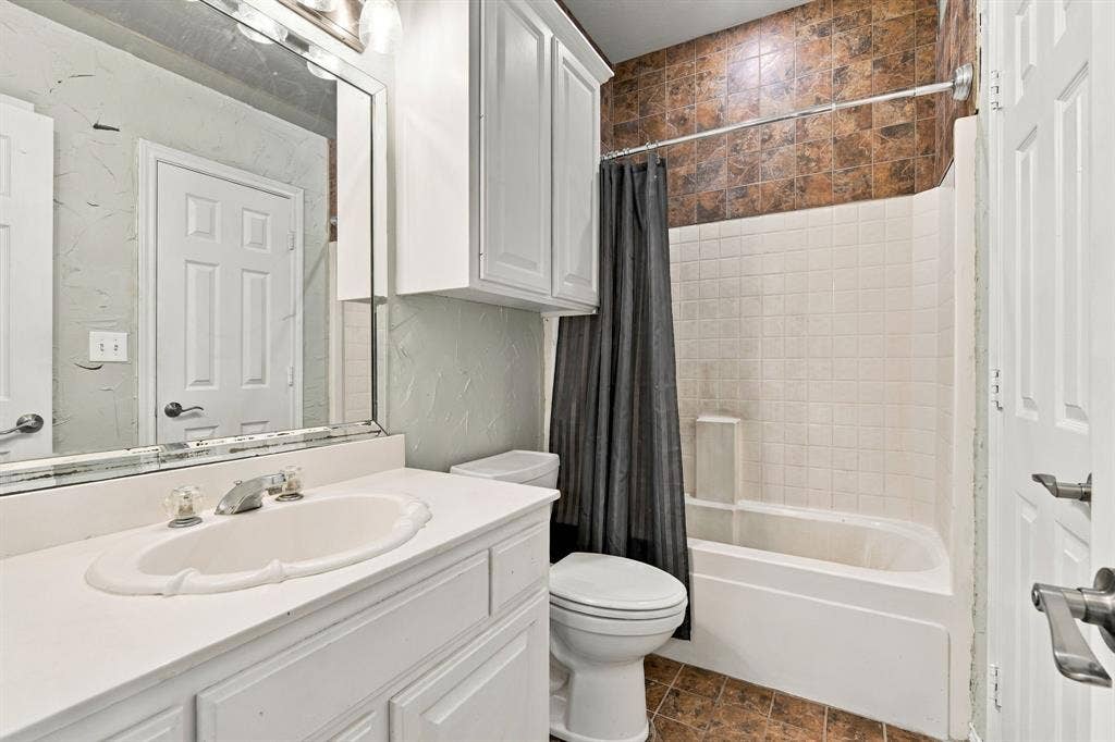 806 Oak Drive, Ennis, TX 75119 806 Oak Drive, Ennis, TX 75119