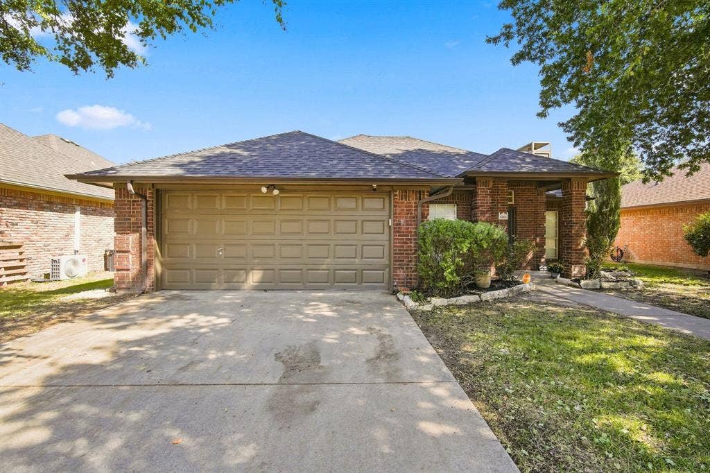 806 Oak Drive, Ennis, TX 75119 806 Oak Drive, Ennis, TX 75119