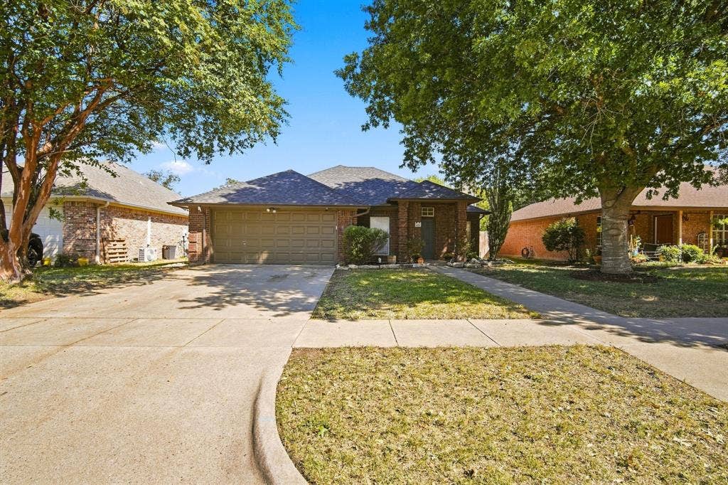 806 Oak Drive, Ennis, TX 75119 806 Oak Drive, Ennis, TX 75119