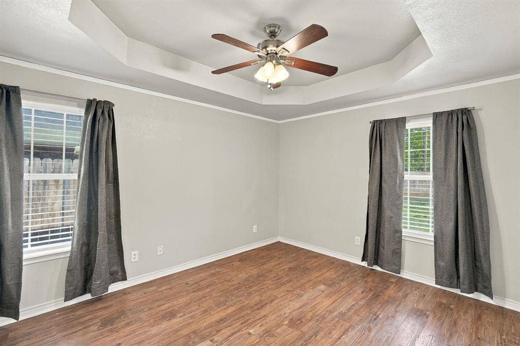 806 Oak Drive, Ennis, TX 75119 806 Oak Drive, Ennis, TX 75119