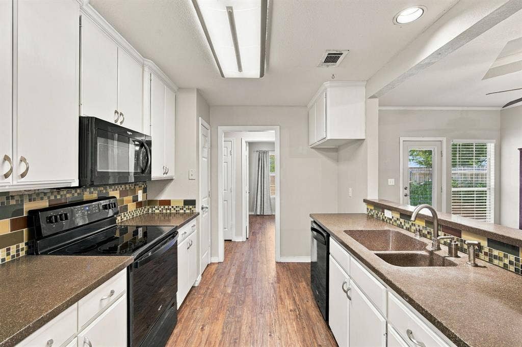 806 Oak Drive, Ennis, TX 75119 806 Oak Drive, Ennis, TX 75119