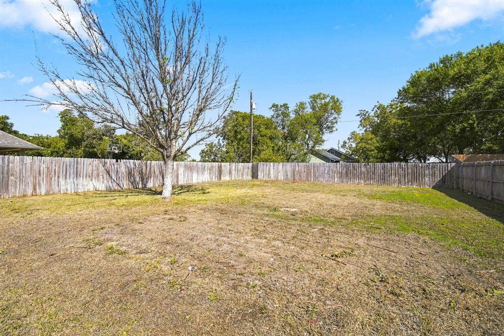 806 Oak Drive, Ennis, TX 75119 806 Oak Drive, Ennis, TX 75119