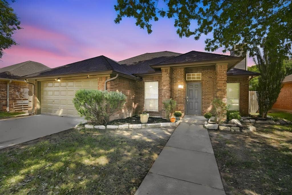 806 Oak Drive, Ennis, TX 75119 806 Oak Drive, Ennis, TX 75119