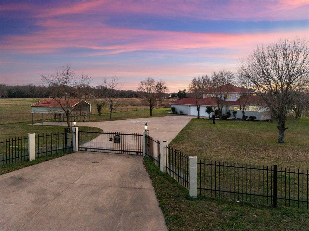 8862 County Road 4028, Kemp, TX 75143 8862 County Road 4028, Kemp, TX 75143