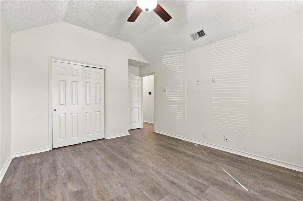 210 Santa Fe Trail, Waxahachie, TX 75165 Room featuring vaulted ceilings, wood-finish flooring, and a ceiling fan with integrated lighting