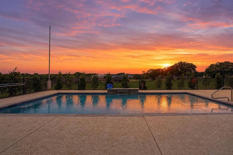 Property photo for 716 Coastal Meadows Court, Granbury, TX
