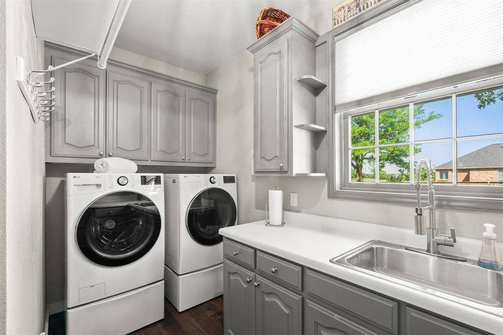 15 Brookhollow Circle, Melissa, TX 75454 Huge Laundry Room