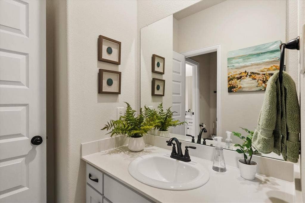 8200 Honeywell Avenue, Greenville, TX 75402 8200 Honeywell Avenue, Greenville, TX 75402