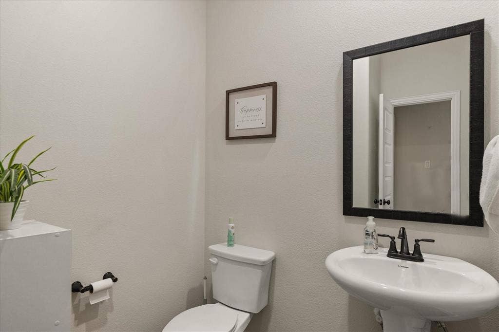 8200 Honeywell Avenue, Greenville, TX 75402 8200 Honeywell Avenue, Greenville, TX 75402