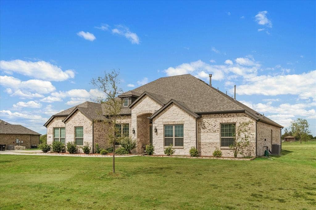 8200 Honeywell Avenue, Greenville, TX 75402 8200 Honeywell Avenue, Greenville, TX 75402
