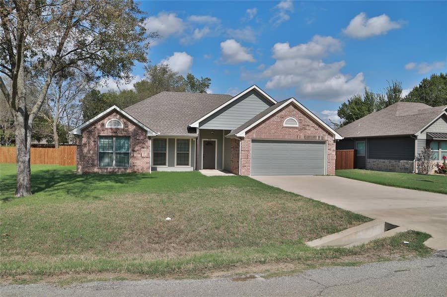 Property photo for 700 E Walcott Street, Pilot Point, TX