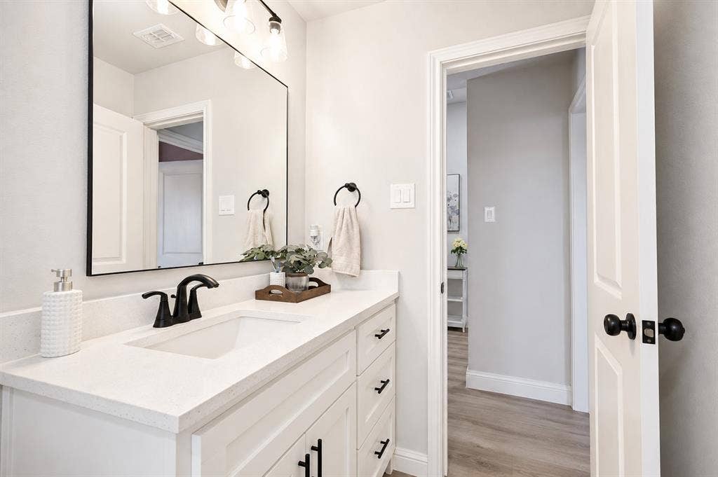 1420 Marshall Street, Greenville, TX 75401 1420 Marshall Street, Greenville, TX 75401