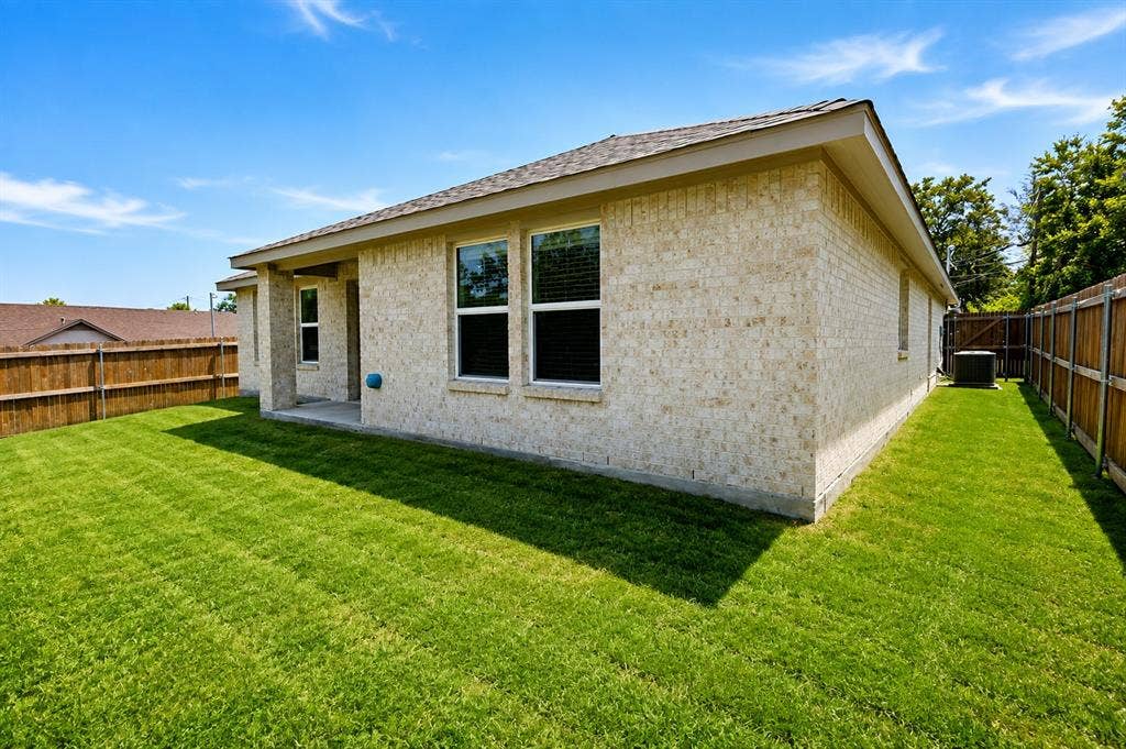 1420 Marshall Street, Greenville, TX 75401 1420 Marshall Street, Greenville, TX 75401
