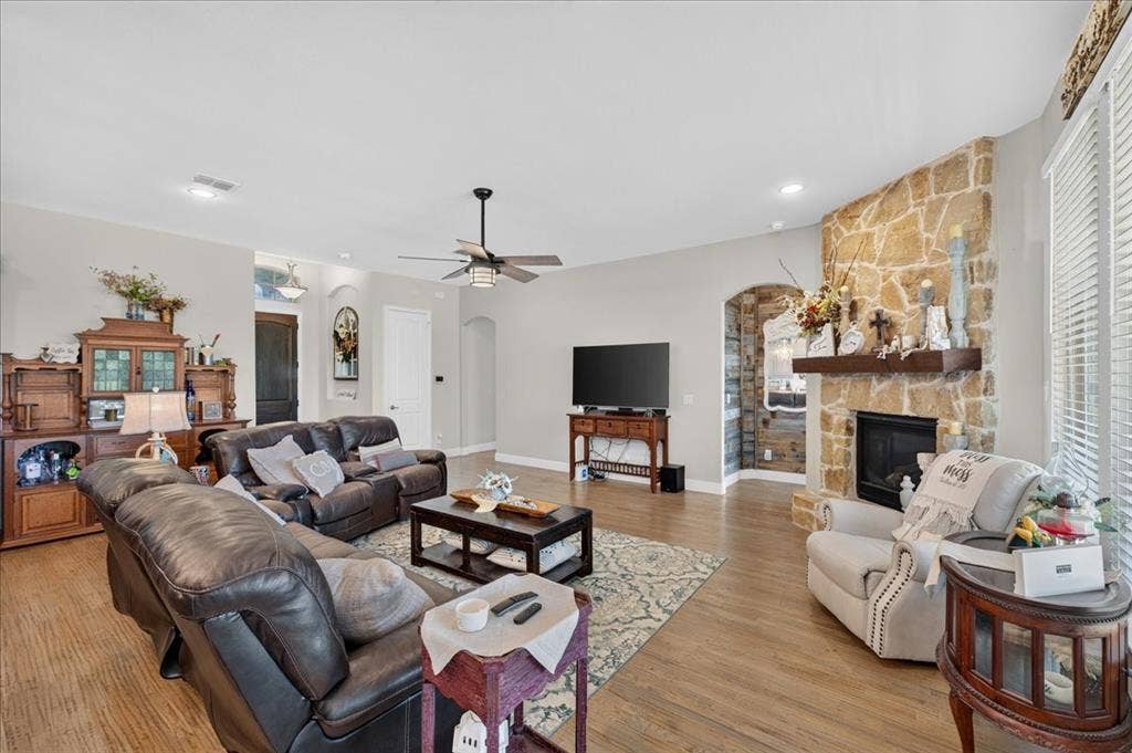 2525 Perdenales Drive, Royse City, TX 75189 2525 Perdenales Drive, Royse City, TX 75189