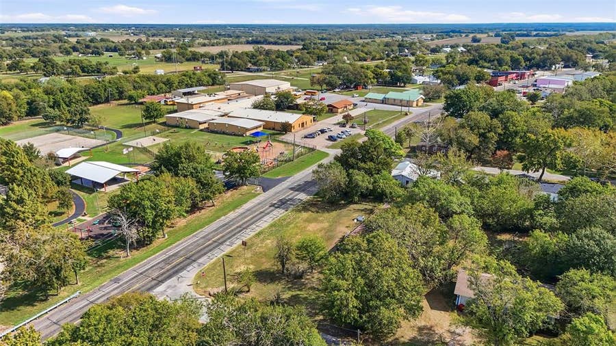 Property photo for 401 W Hayes Street, Savoy, TX