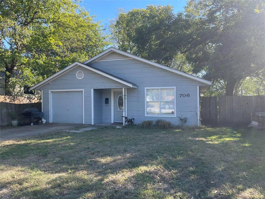 Property photo for 706 E High Street, Terrell, TX