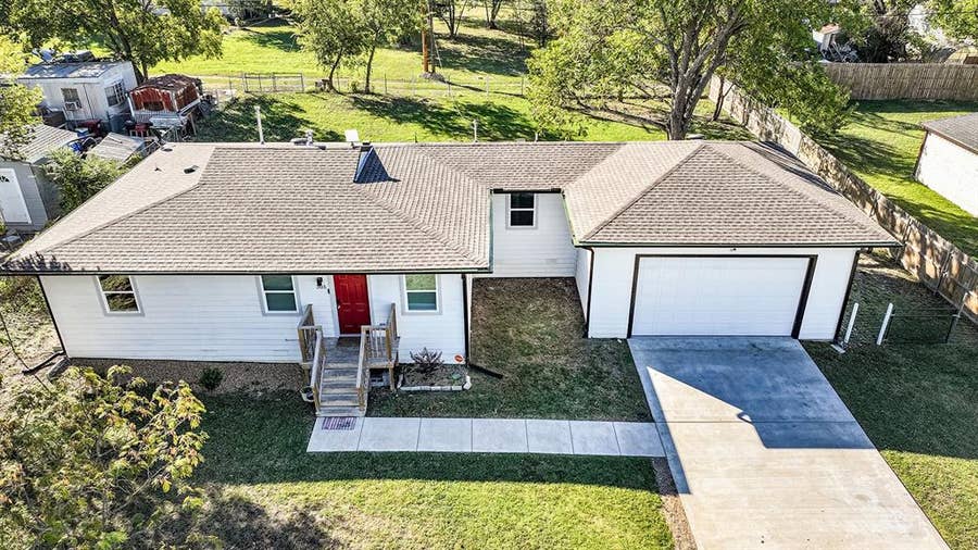 Property photo for 305 W Thomas Street, Leonard, TX