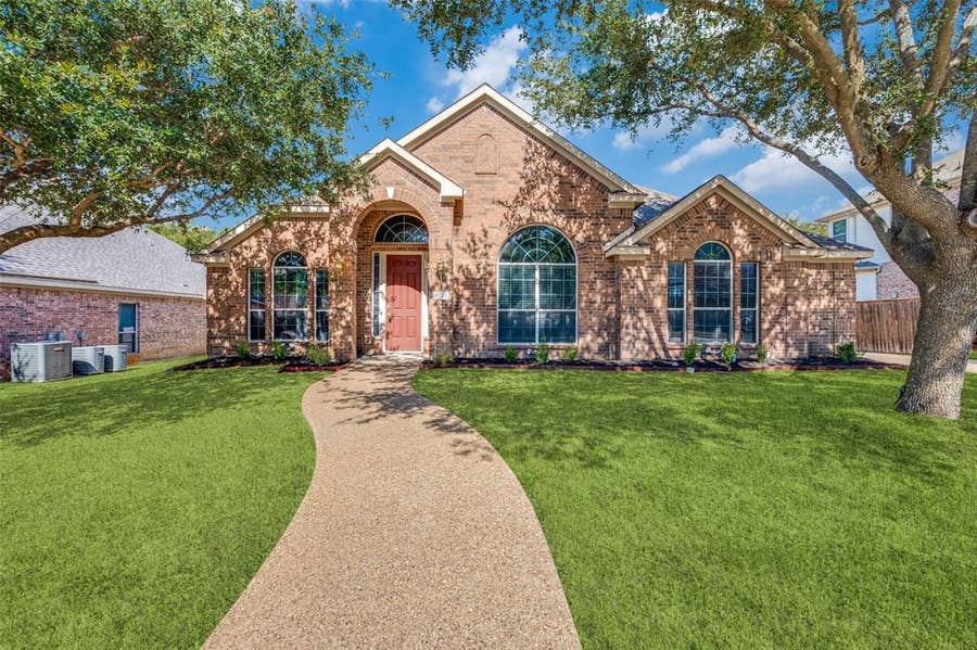 Property photo for 1021 Cherry Hill Lane, DeSoto, TX