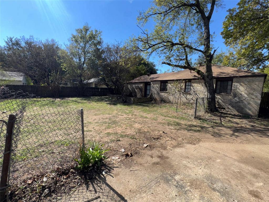 2242 Lolita Drive, Dallas, TX 75227 2242 Lolita Drive, Dallas, TX 75227